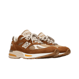 New Balance 991v2 Caramel Cafe Angle 2