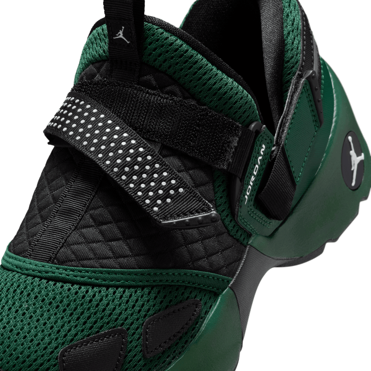Jordan Trunner LX Fir (W) Angle 8