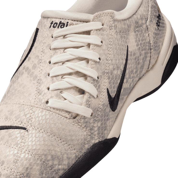 Nike Total 90 III SE Pale Ivory Snakeskin (W) Angle 4