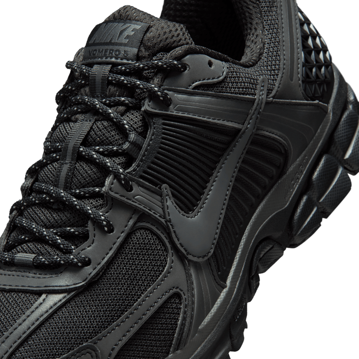 Nike Zoom Vomero 5 Black Reflective Angle 7