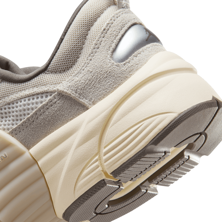 Jordan Trunner O/S Light Orewood Brown Angle 4