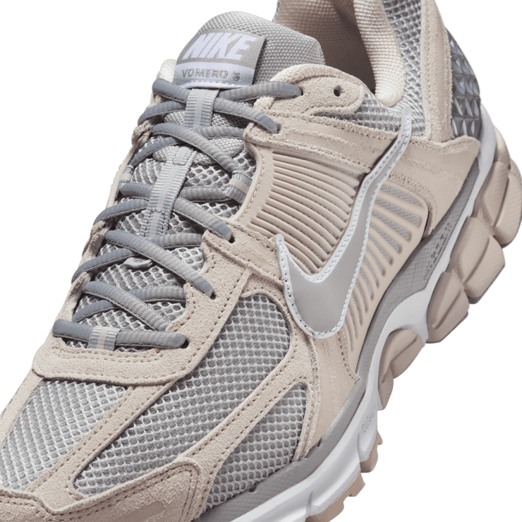 Nike Zoom Vomero 5 Light Orewood Brown Light Smoke Grey Angle 4