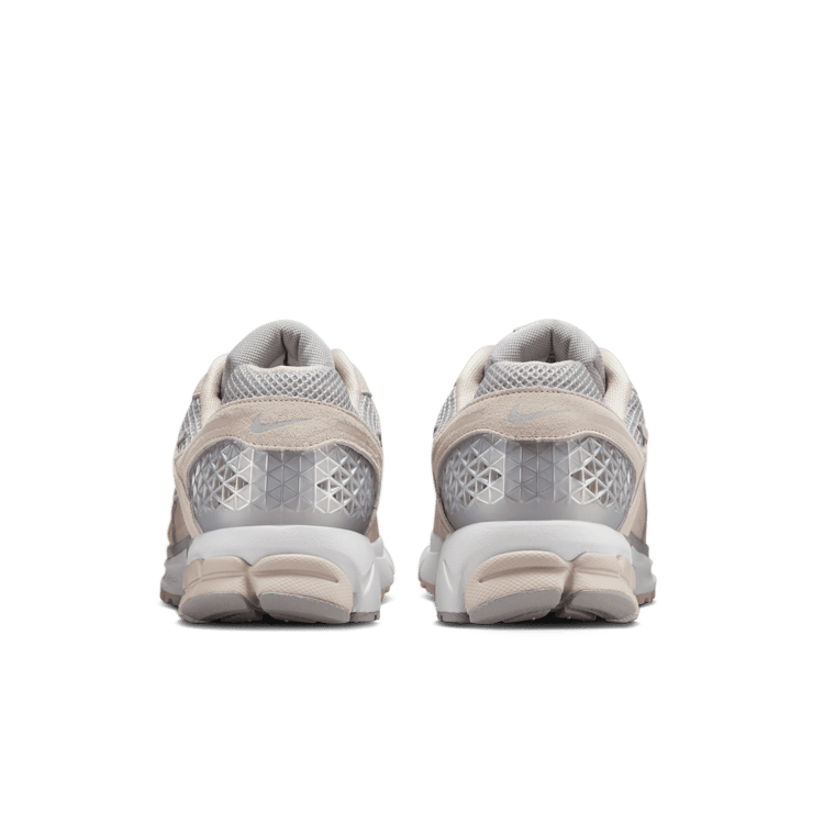 Nike Zoom Vomero 5 Light Orewood Brown Light Smoke Grey Angle 3