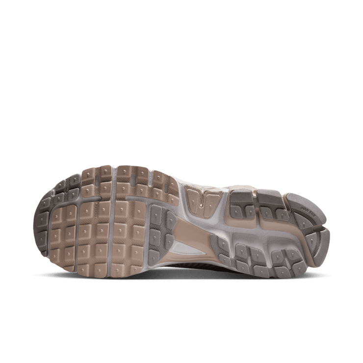 Nike Zoom Vomero 5 Light Orewood Brown Light Smoke Grey Angle 1