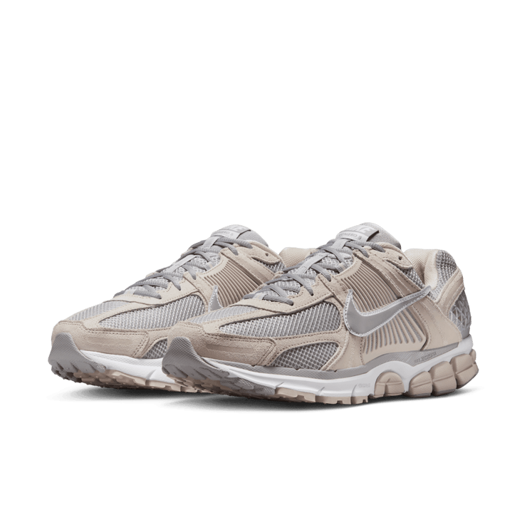 Nike Zoom Vomero 5 Light Orewood Brown Light Smoke Grey Angle 2