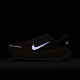 Nike Vomero 18 International Running Pack Angle 5
