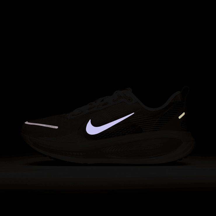 Nike Vomero 18 International Running Pack Angle 5