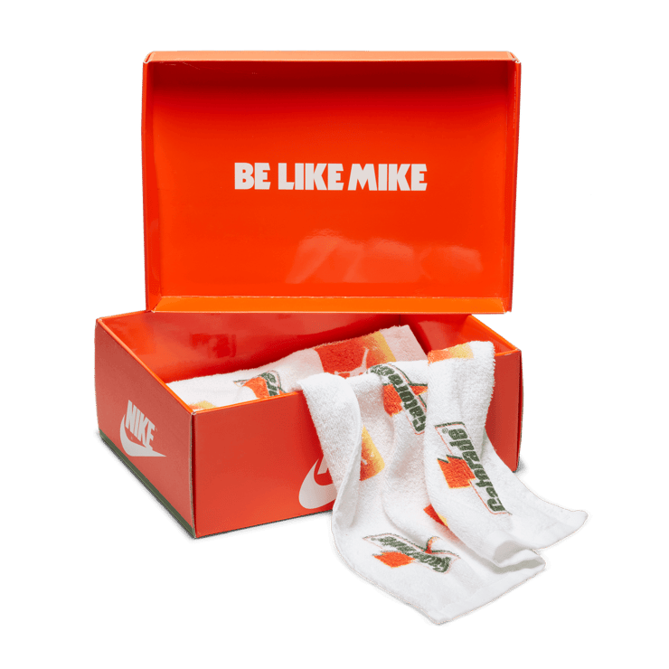 Air Jordan 1 Retro High Gatorade Orange Peel Angle 9