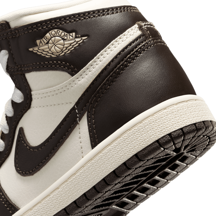Air Jordan 1 Retro High OG Baroque Brown Light Madder Root (PS) Angle 4
