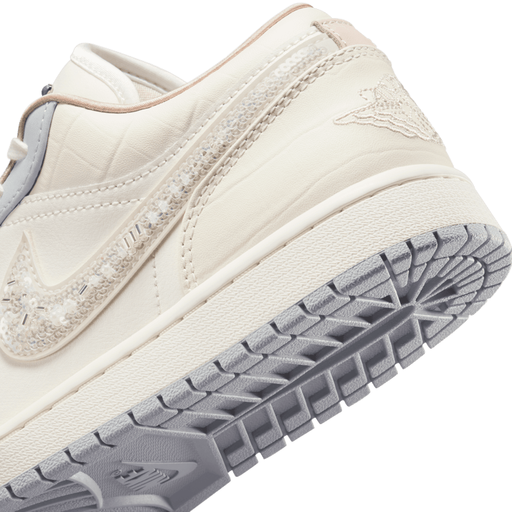 Air Jordan 1 Low SE Crafty Sail (W) Angle 3