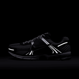 Nike Zoom Vomero 5 Metallic Silver Court Purple Angle 5