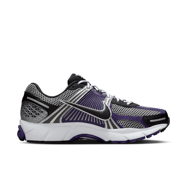 Nike Zoom Vomero 5 Metallic Silver Court Purple Angle 0