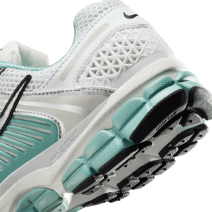 Nike Zoom Vomero 5 Summit White Cannon (W) Angle 2