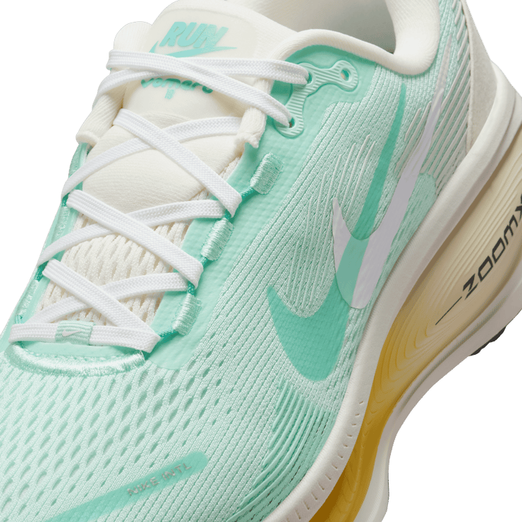 Nike Vomero 18 GC NIRT (W) Angle 21