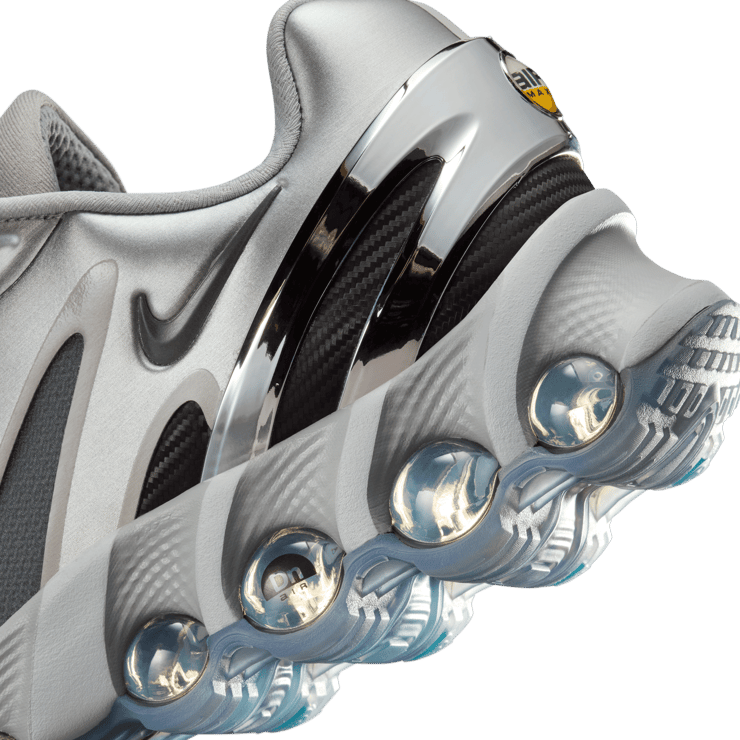 Nike Air Max DN8 Victor Victor Nissan Skyline Angle 9