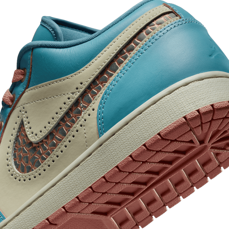 Air Jordan 1 Low SE Somos Eternos Angle 11