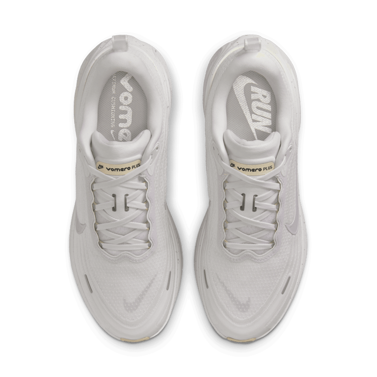 Nike Vomero Plus Speckle Vast Grey Angle 6