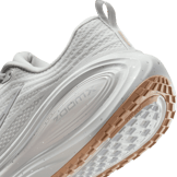 Nike Vomero Plus Speckle Vast Grey Angle 8