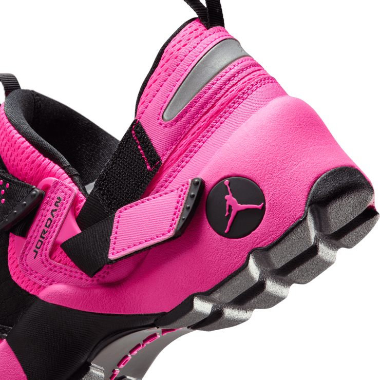 Jordan Trunner LX Pink Blast Angle 25