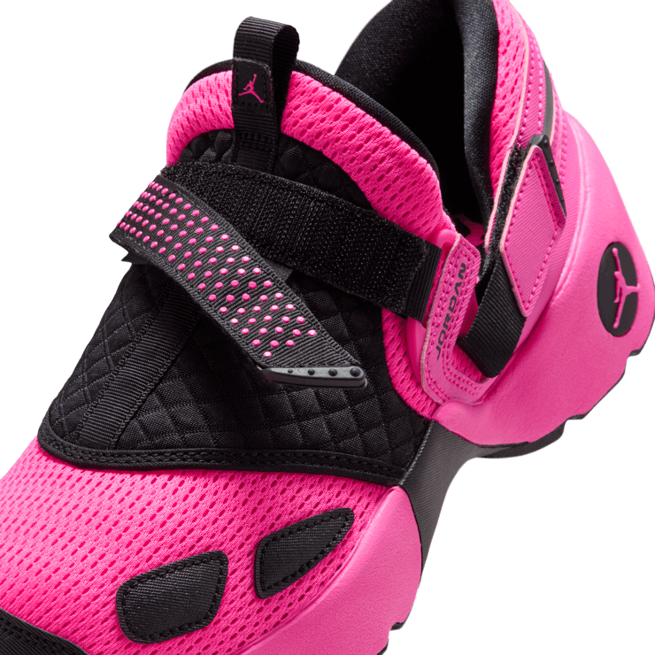 Jordan Trunner LX Pink Blast Angle 28