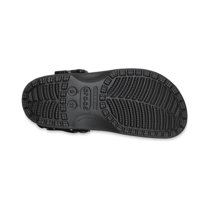 Crocs Classic Clog Butter Black Navy Angle 2