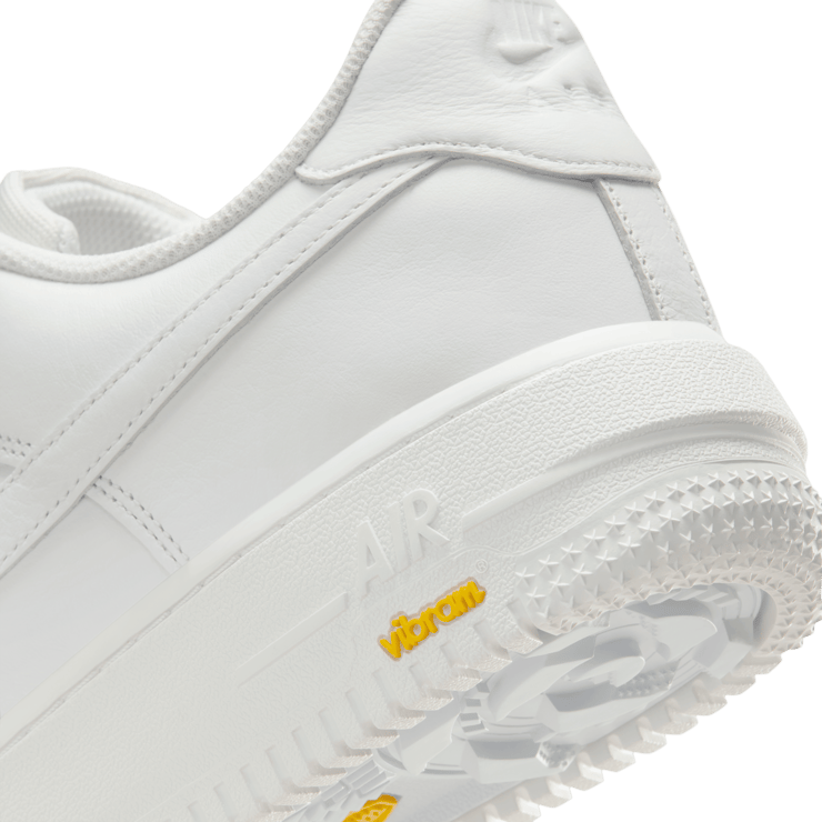 Nike Air Force 1 Low Gore-Tex Vibram Summit White Angle 9