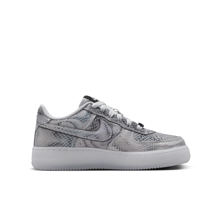 Nike Air Force 1 Low Protro Kobe Bryant Lenticular (GS) Angle 9
