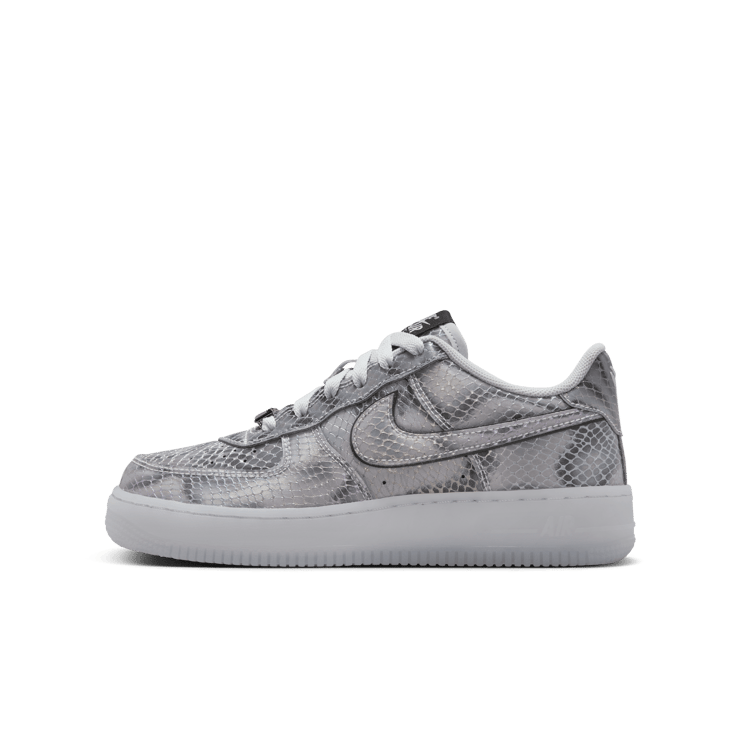 Nike Air Force 1 Low Protro Kobe Bryant Lenticular (GS) Angle 20