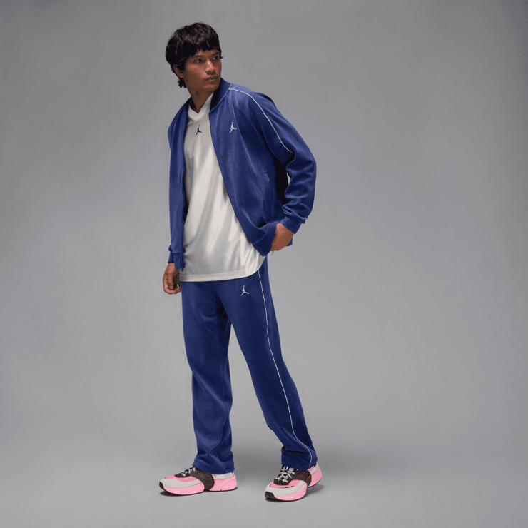 Jordan Trunner O/S Wolf Grey Pink Blast Angle 0