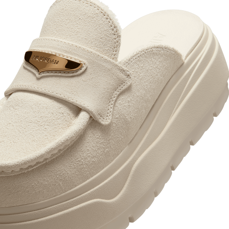 Air Jordan Mule Soft Pearl (W)  Angle 18