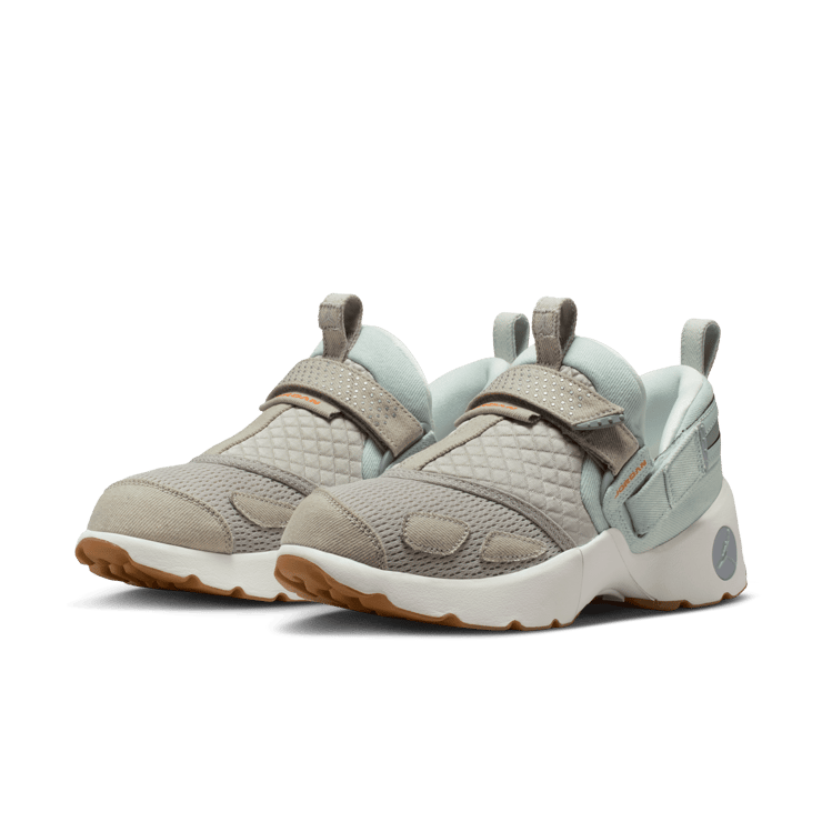 Jordan Trunner LX Corduroy (W) Angle 1