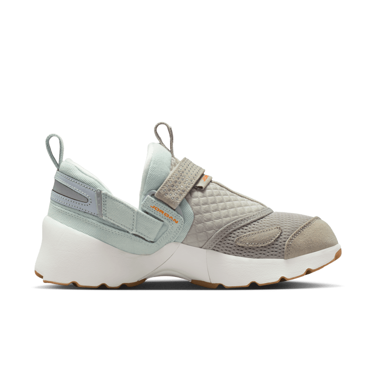 Jordan Trunner LX Corduroy (W) Angle 0