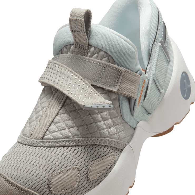 Jordan Trunner LX Corduroy (W) Angle 10