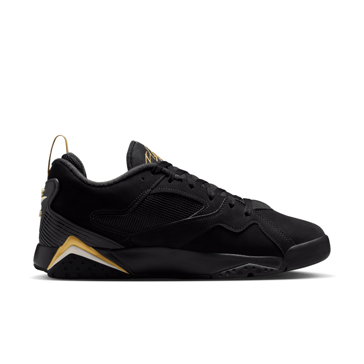 Jordan MVP 92 Black Metallic Gold Angle 4