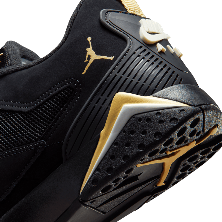 Jordan MVP 92 Black Metallic Gold Angle 33