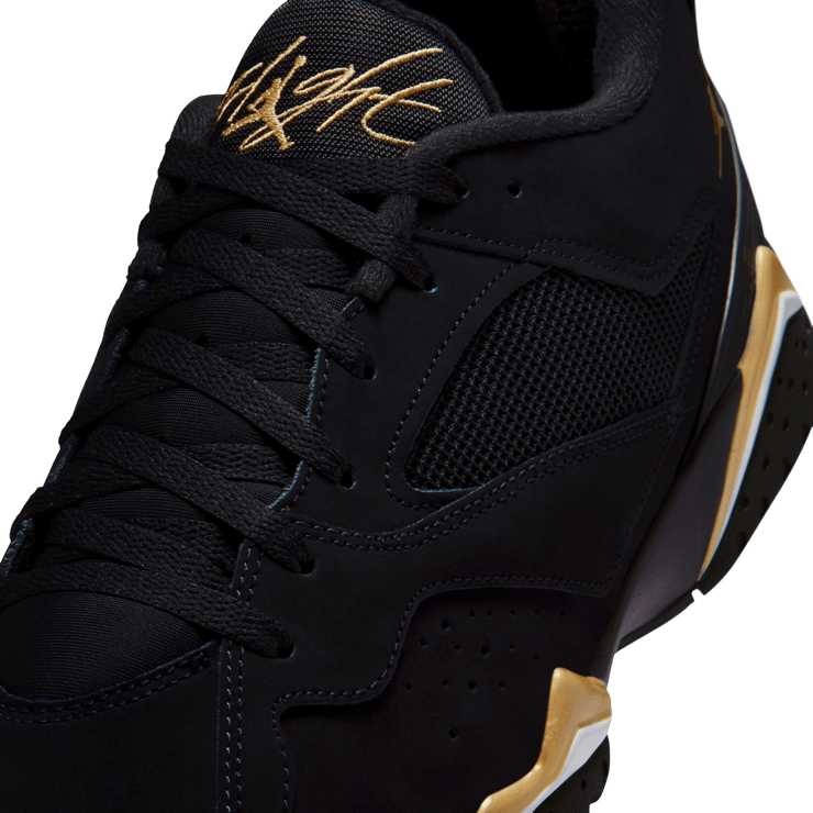 Jordan MVP 92 Black Metallic Gold Angle 27