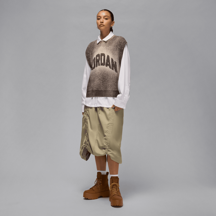 Air Jordan 1 Brooklyn Boot Light British Tan (W) Angle 40