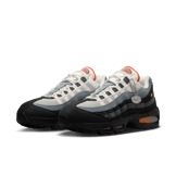 Nike Air Max 95 Black Bright Ceramic Angle 4