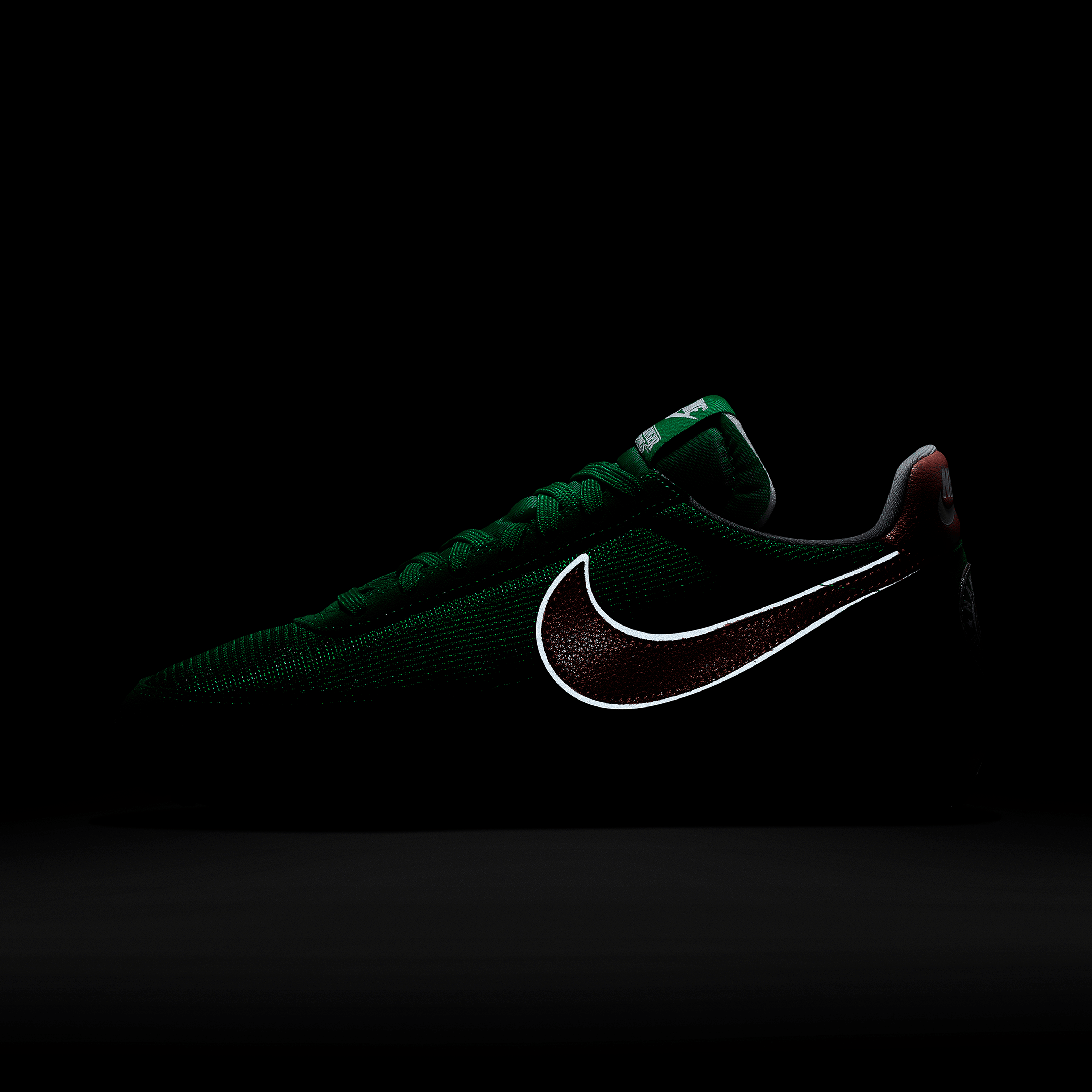 nike tailwind hawkins