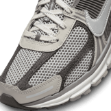 Nike Zoom Vomero 5 Light Iron Ore Angle 4