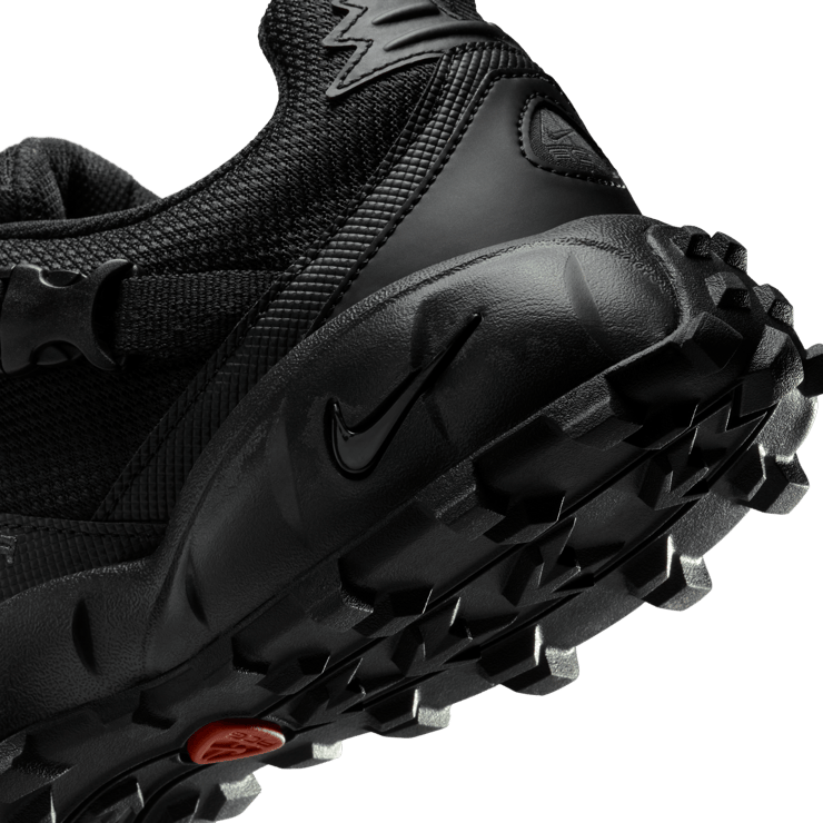 Nike ACG Phassad Black Angle 25