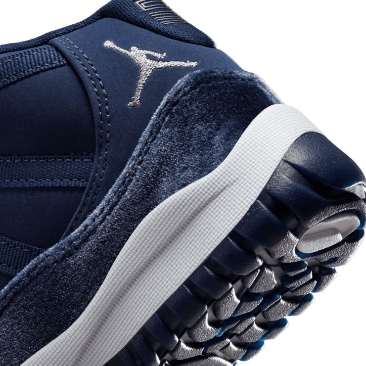 Jordan 11 Midnight Navy (PS) Angle 5