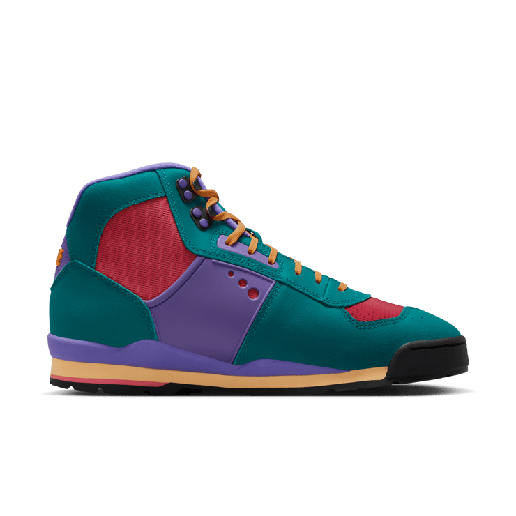 Nike Baltoro Bright Spruce Kumquat Angle 1