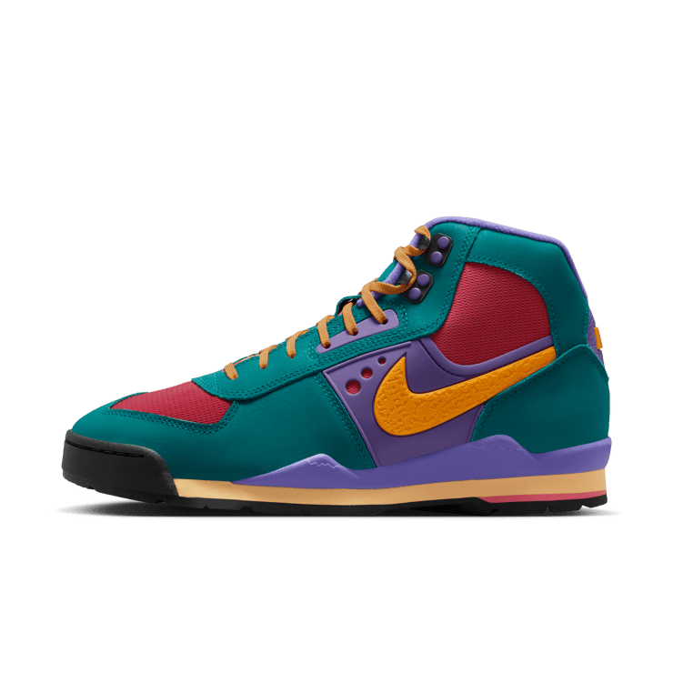 Nike Baltoro Bright Spruce Kumquat Angle 2