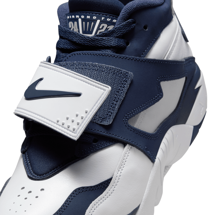 Nike Air Diamond Turf Cowboys Angle 15