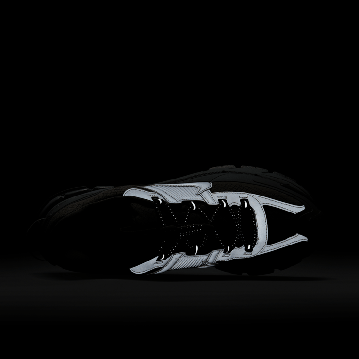 Nike Zoom Vomero 5 Roam Metallic Platinum Angle 3