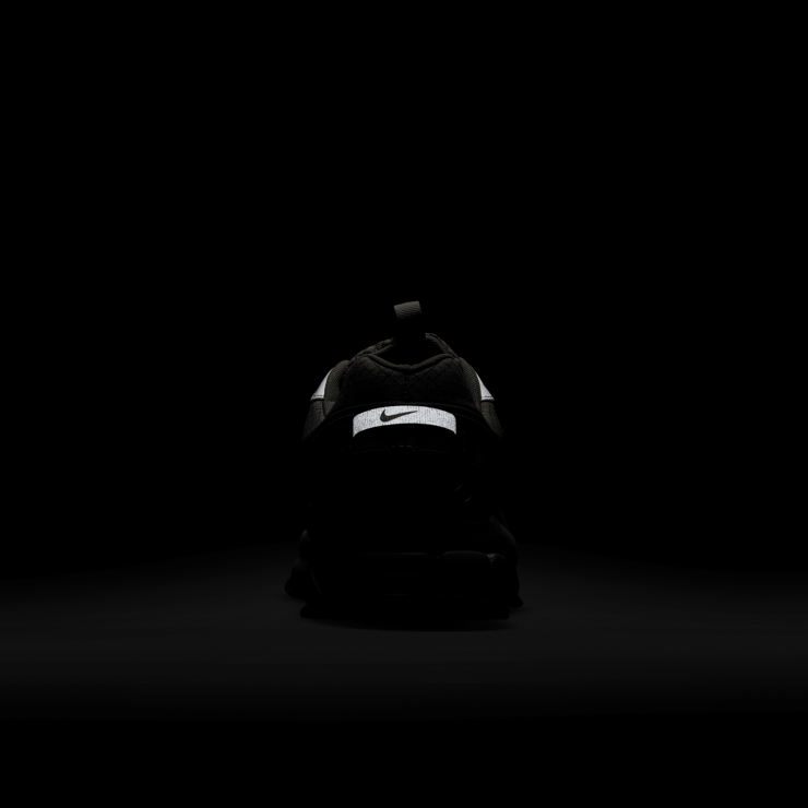 Nike Zoom Vomero 5 Roam Metallic Platinum Angle 0