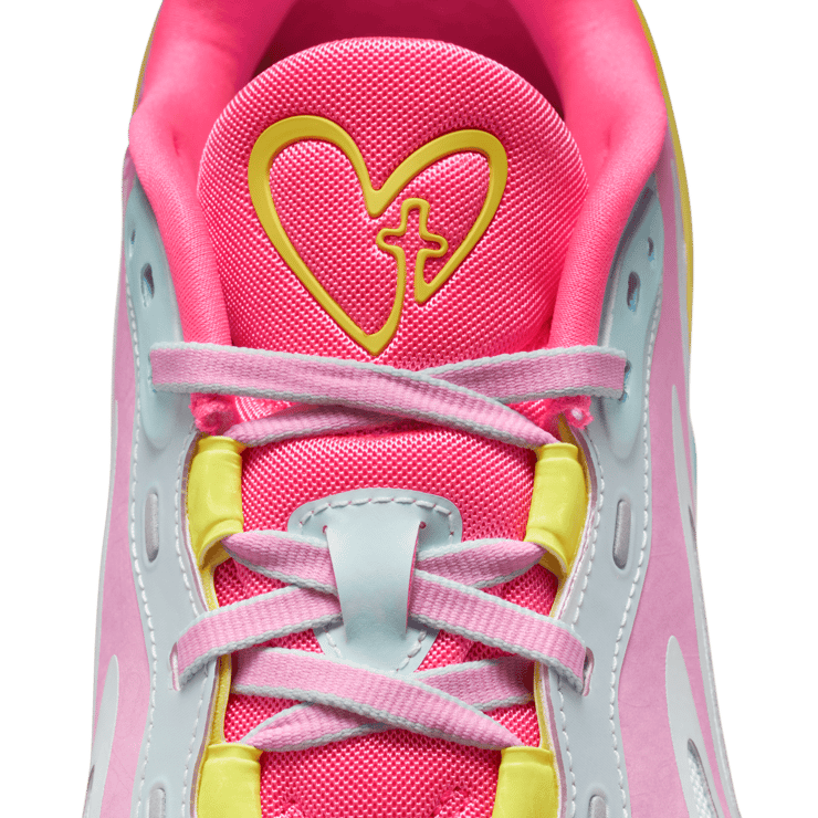 Nike Air Max DN8 Doernbecher Raegan Scheid Angle 11