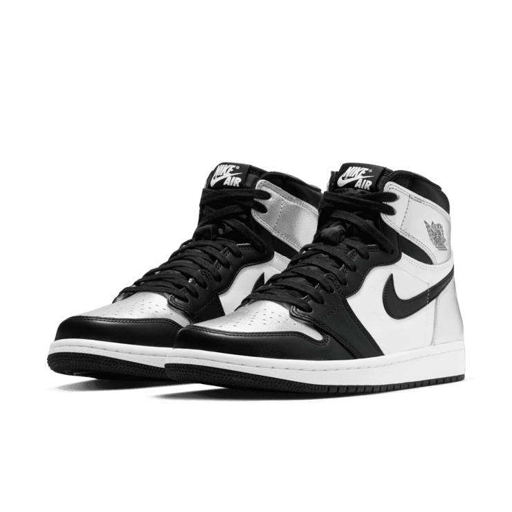 Air Jordan 1 Retro High Silver Toe (W) Angle 2