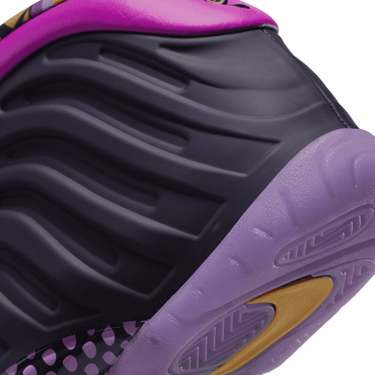 Nike Air Foamposite One Cave Purple (GS) Angle 5